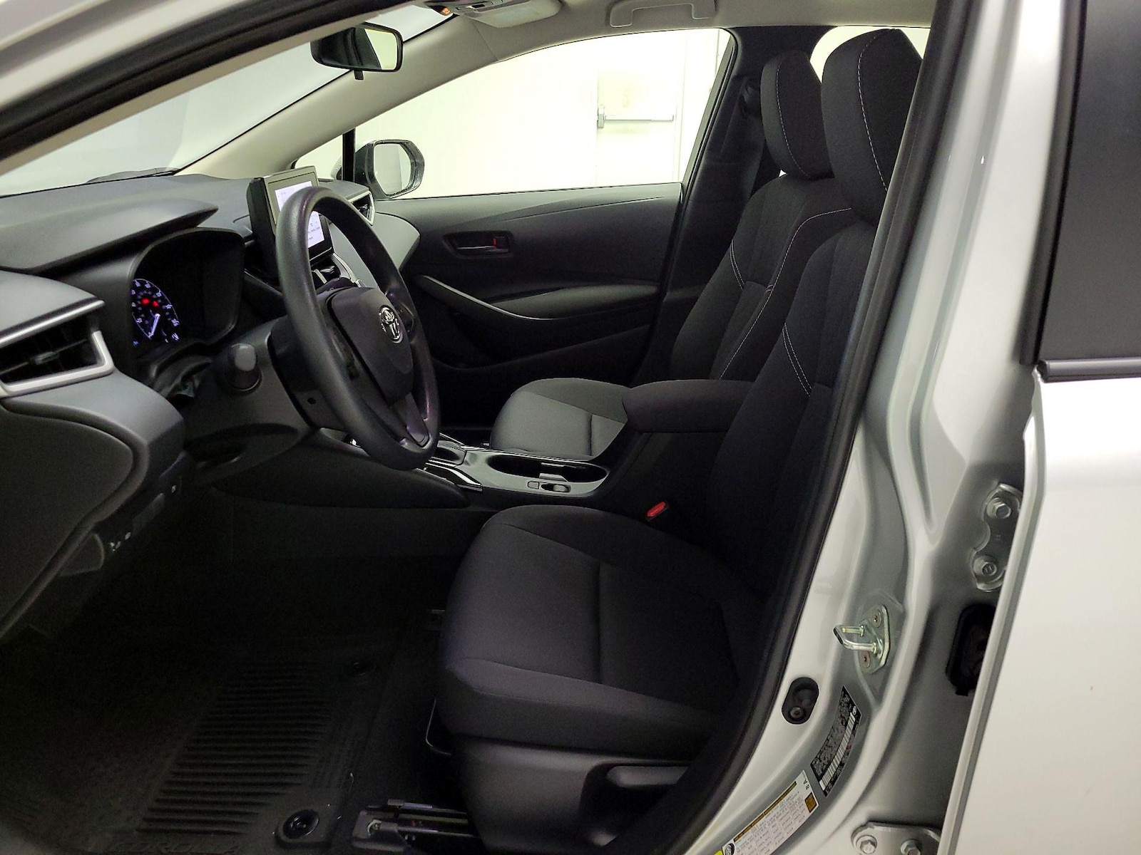 2025 Toyota Corolla LE - Photo 12