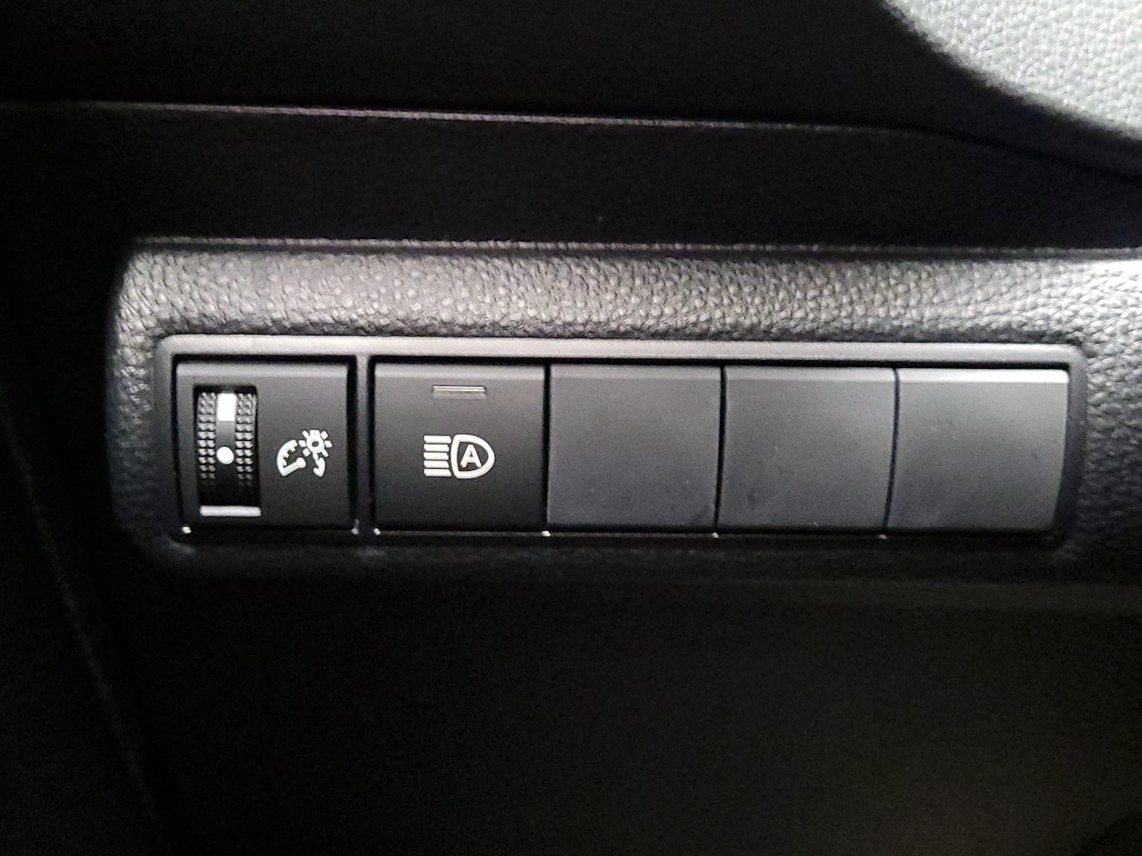 2025 Toyota Corolla LE - Photo 14