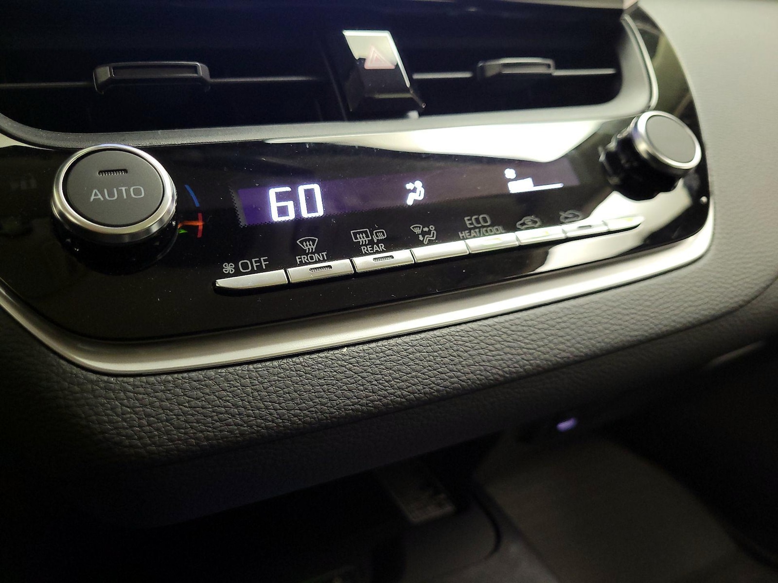 2025 Toyota Corolla LE - Photo 18