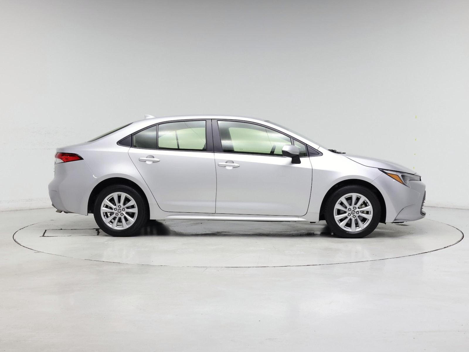 2025 Toyota Corolla LE - Photo 8