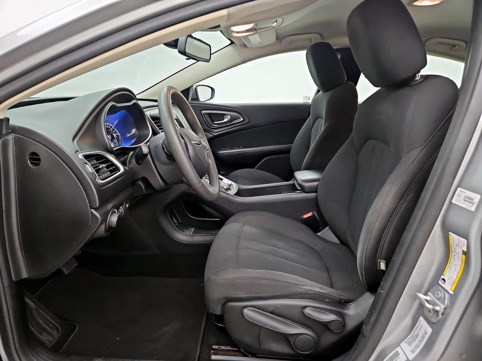 2015 Chrysler 200 Limited - Photo 12