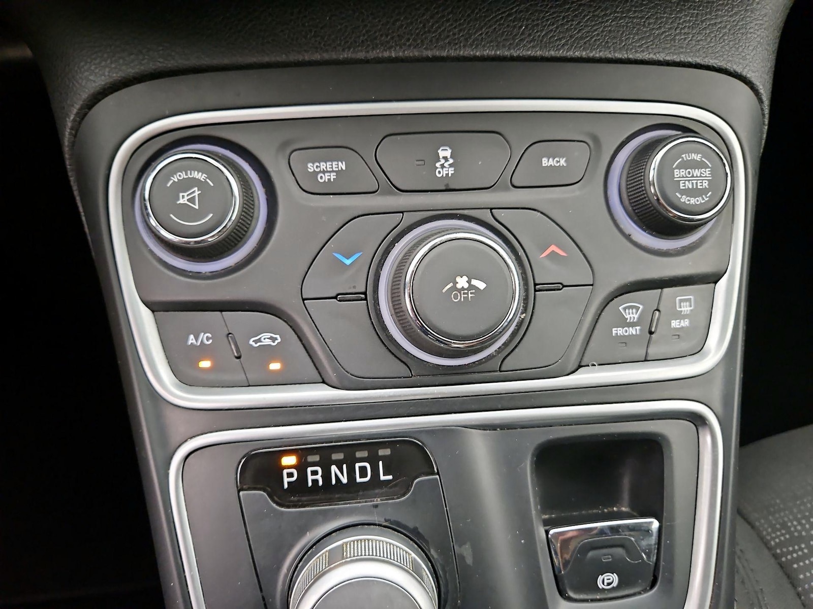 2015 Chrysler 200 Limited - Photo 18
