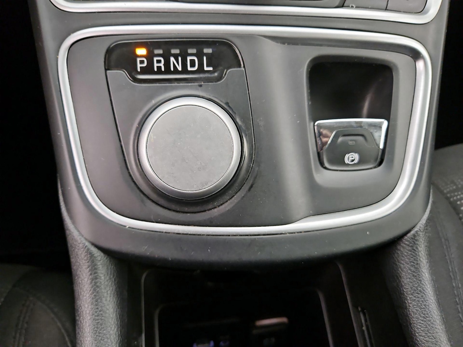 2015 Chrysler 200 Limited - Photo 19