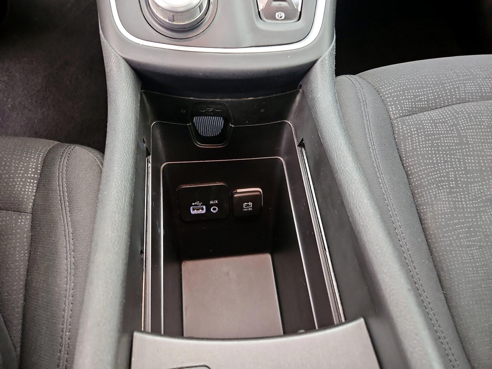 2015 Chrysler 200 Limited - Photo 20