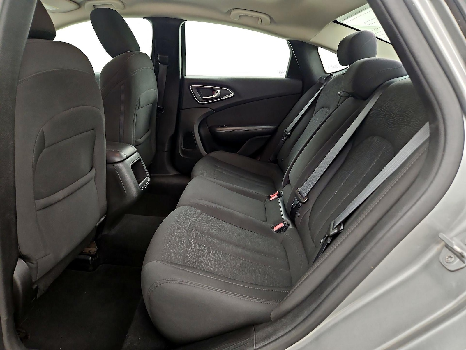 2015 Chrysler 200 Limited - Photo 21
