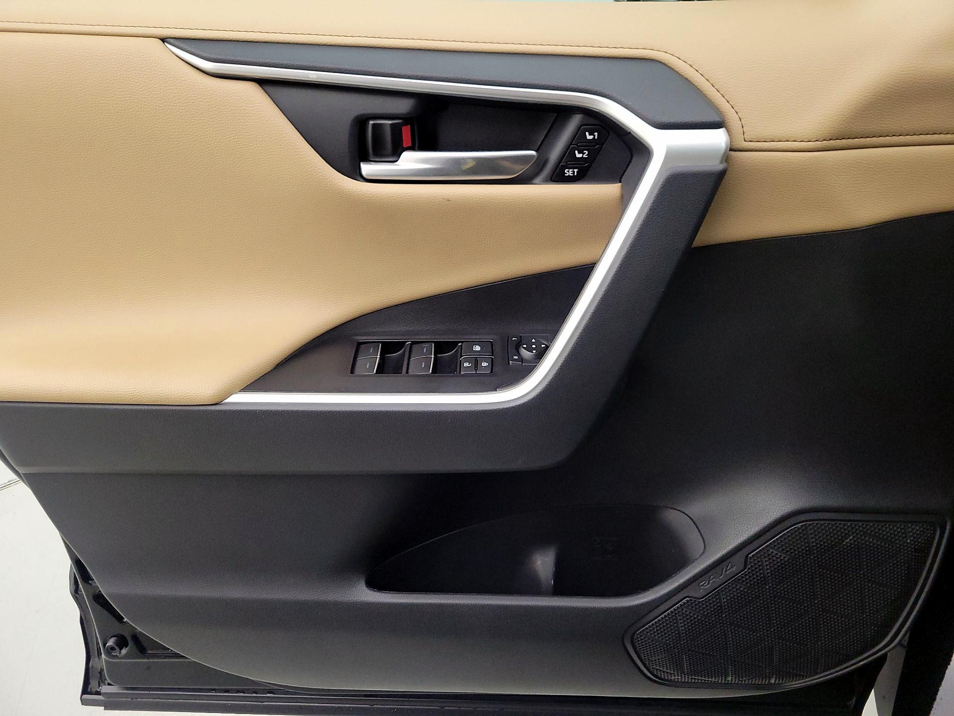 Thumbnail: 2025 Toyota RAV4 - 12