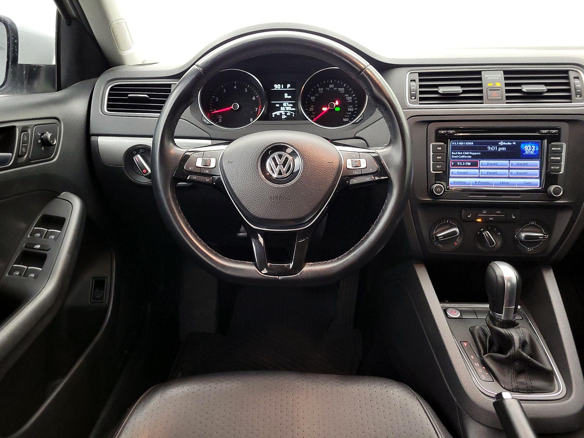 Thumbnail: 2015 Volkswagen Jetta - 10