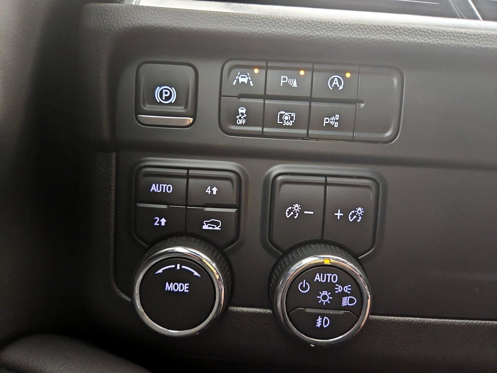 2025 Chevrolet Tahoe RST - Photo 14