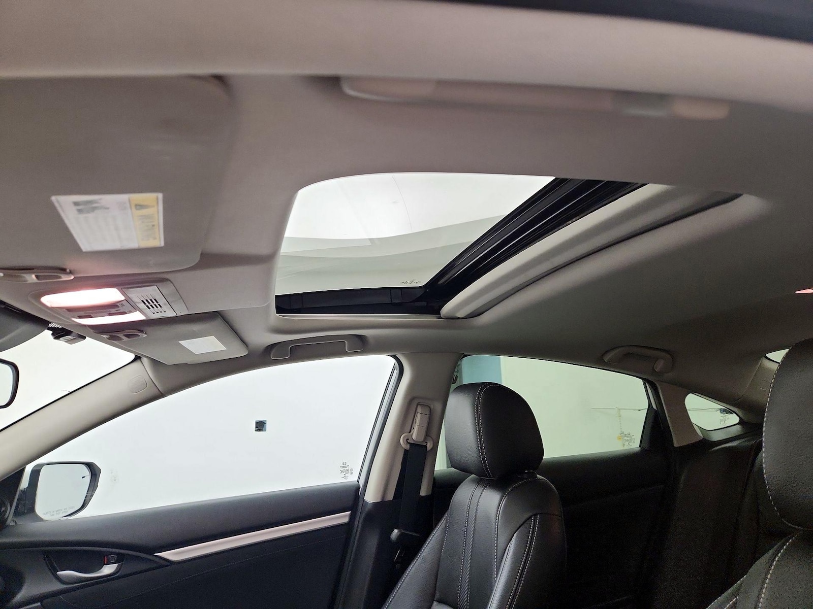 Sunroof(s) & Overhead Airbags