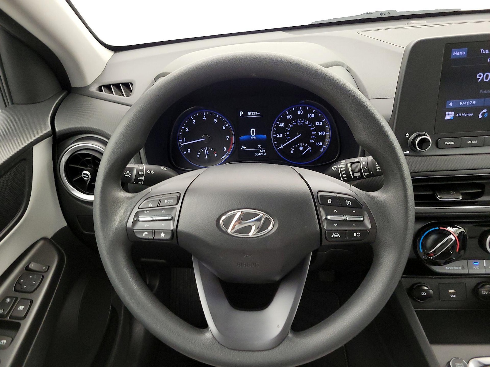 2023 Hyundai Kona SEL - Photo 11
