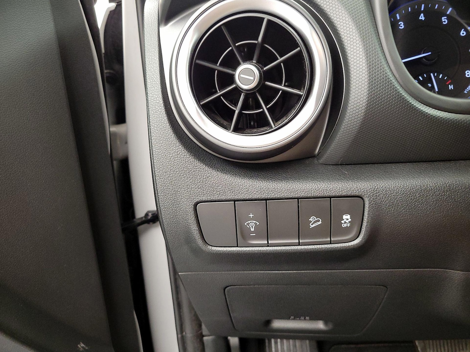 2023 Hyundai Kona SEL - Photo 14