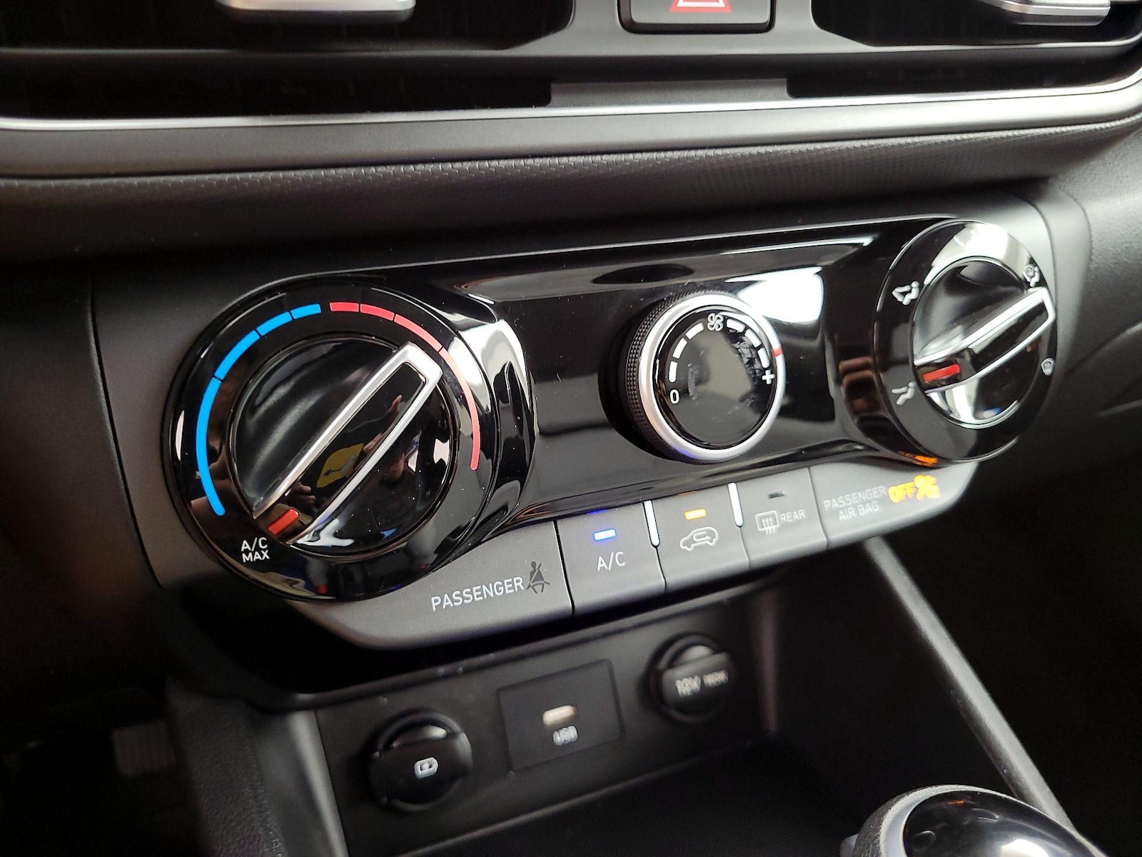 2023 Hyundai Kona SEL - Photo 17
