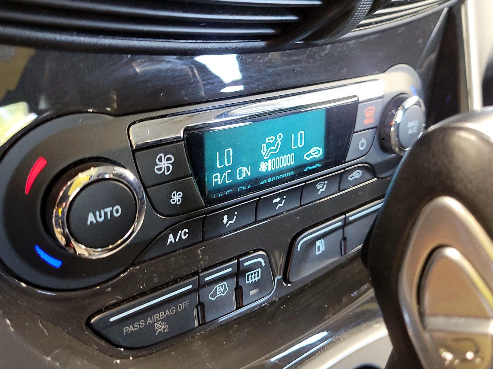 2016 Ford C-Max Energi SEL - Photo 17