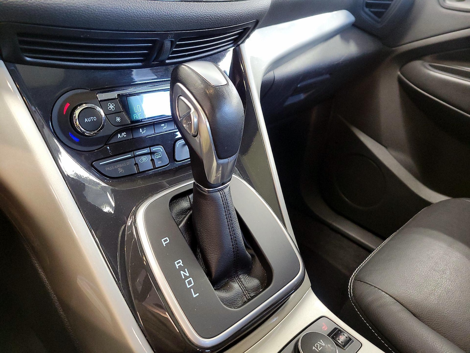 2016 Ford C-Max Energi SEL - Photo 18