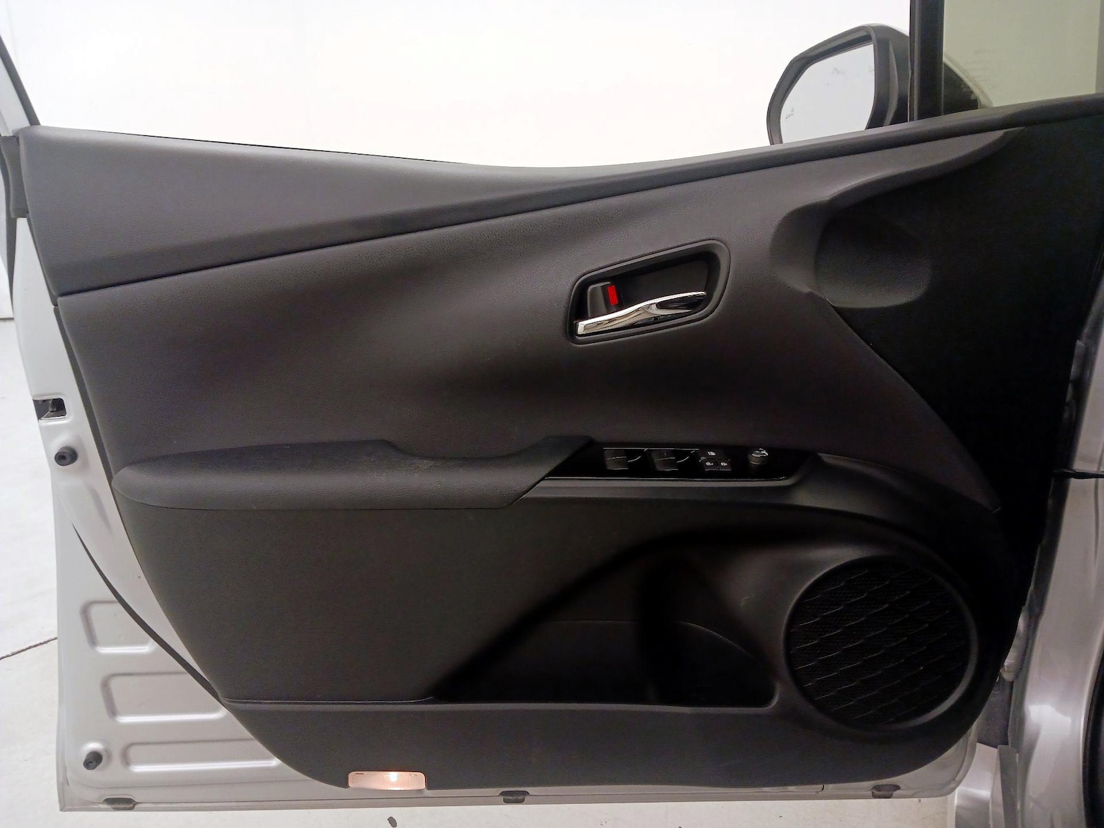 2021 Toyota Prius XLE - Photo 13
