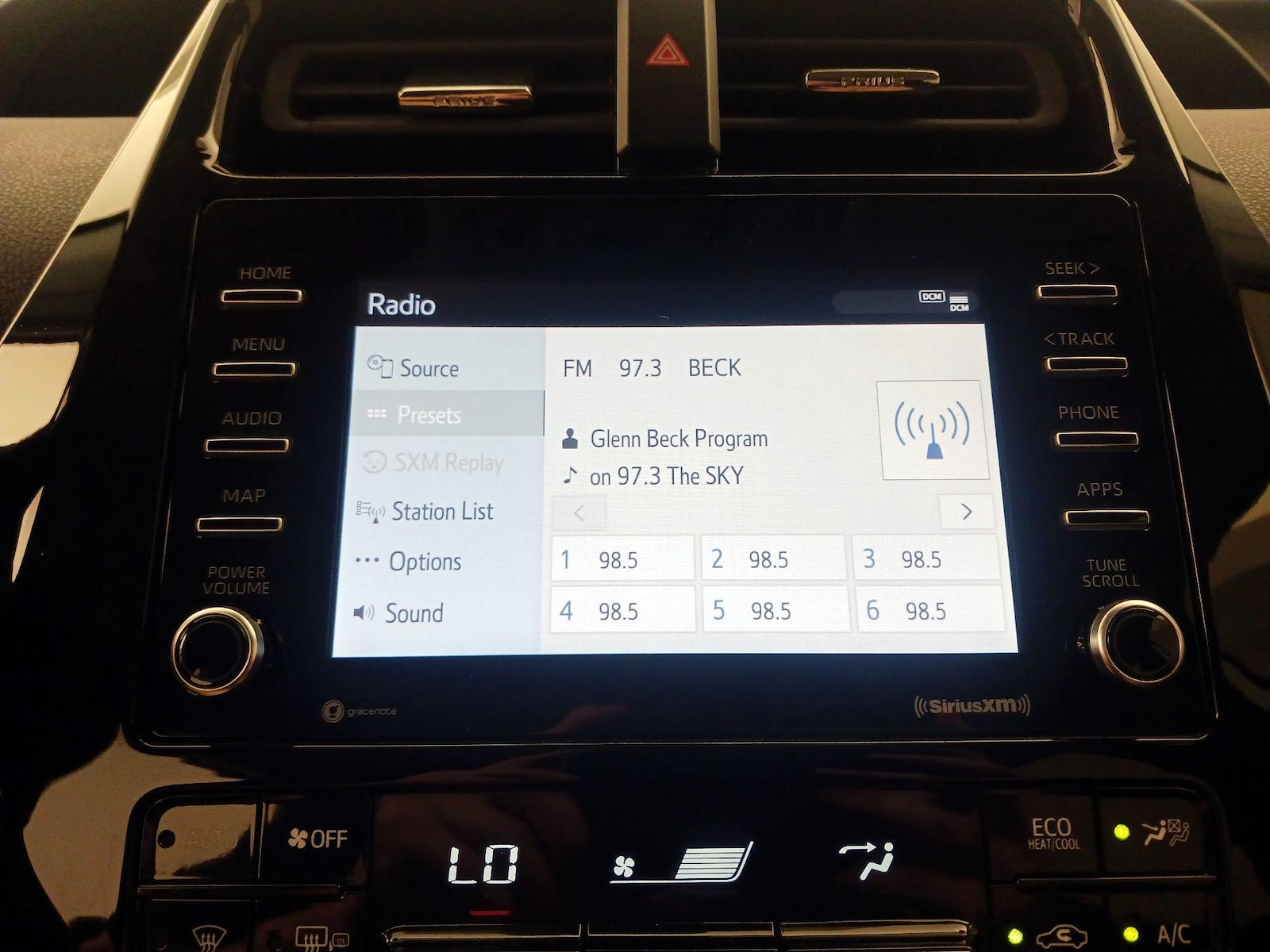 2021 Toyota Prius XLE - Photo 16