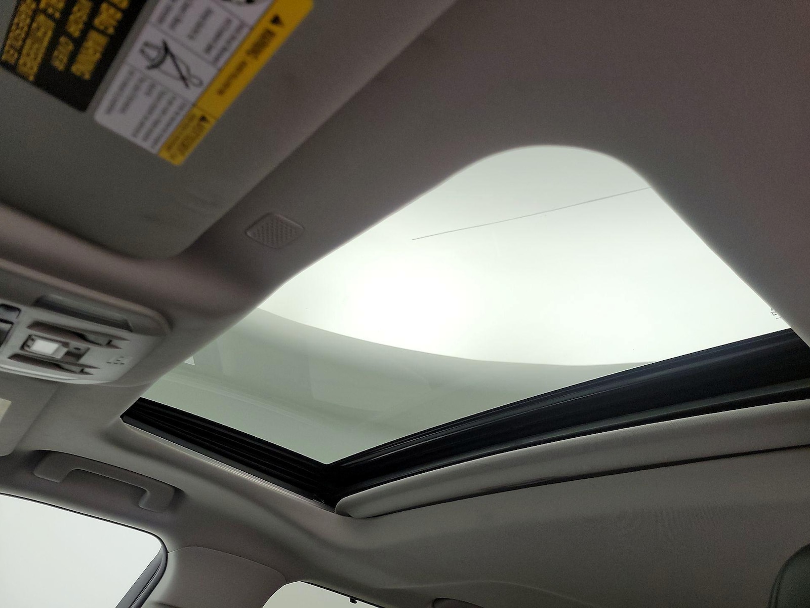 Sunroof(s) & Overhead Airbags