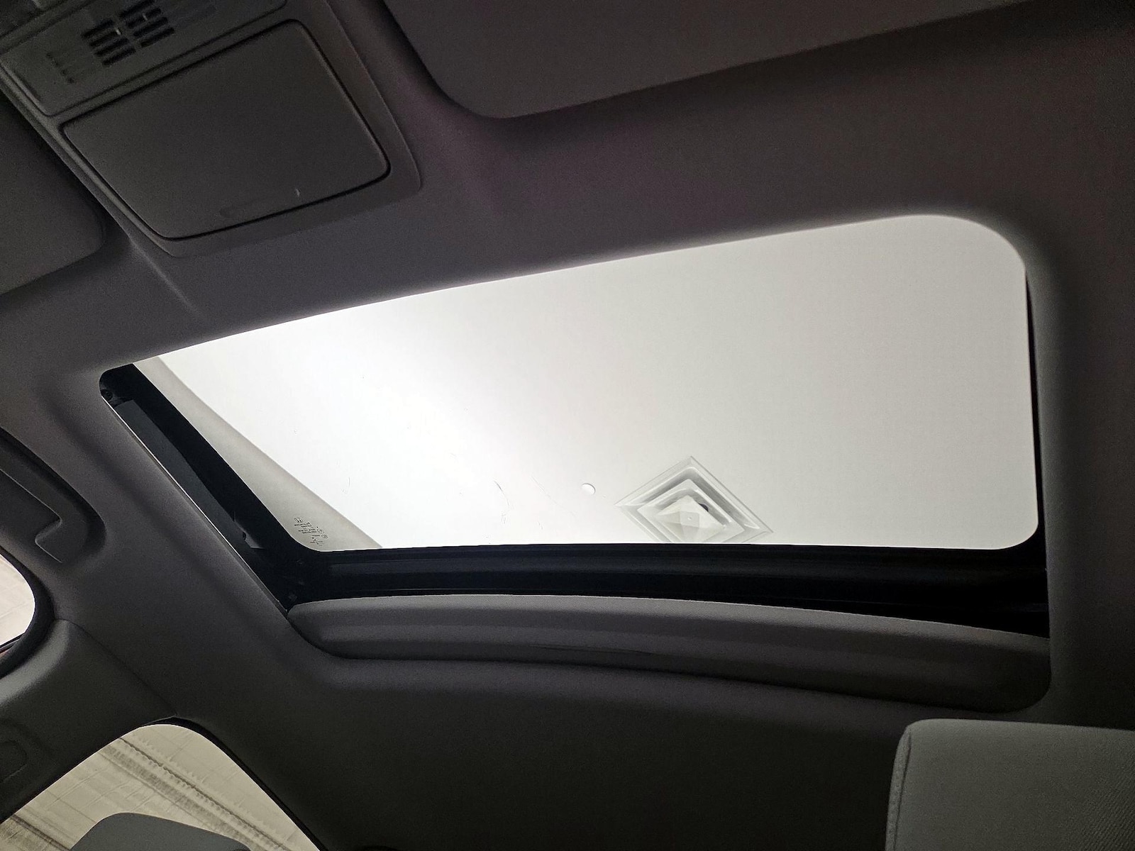 Sunroof(s) & Overhead Airbags