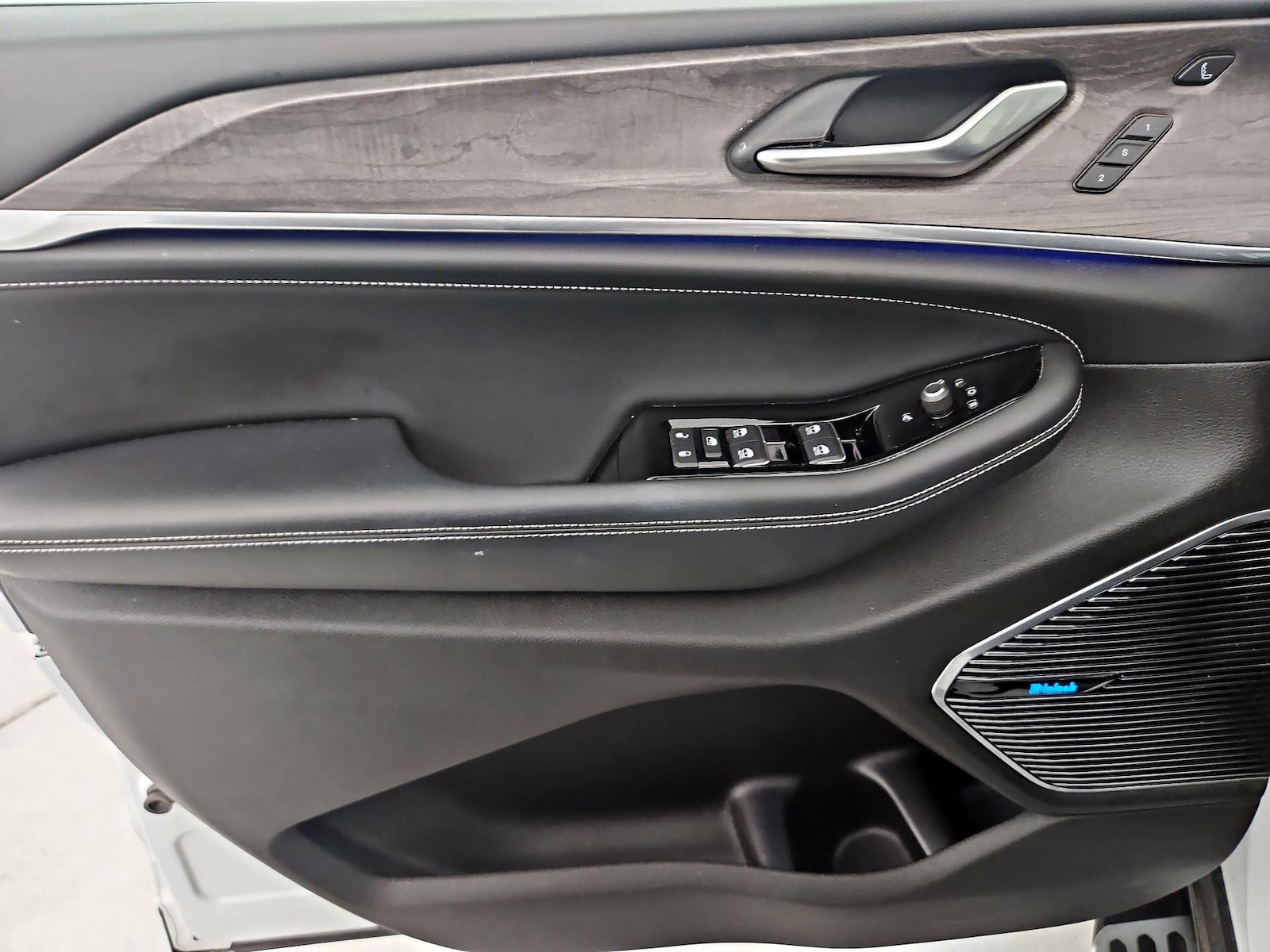 2022 Jeep Grand Cherokee Overland - Photo 13