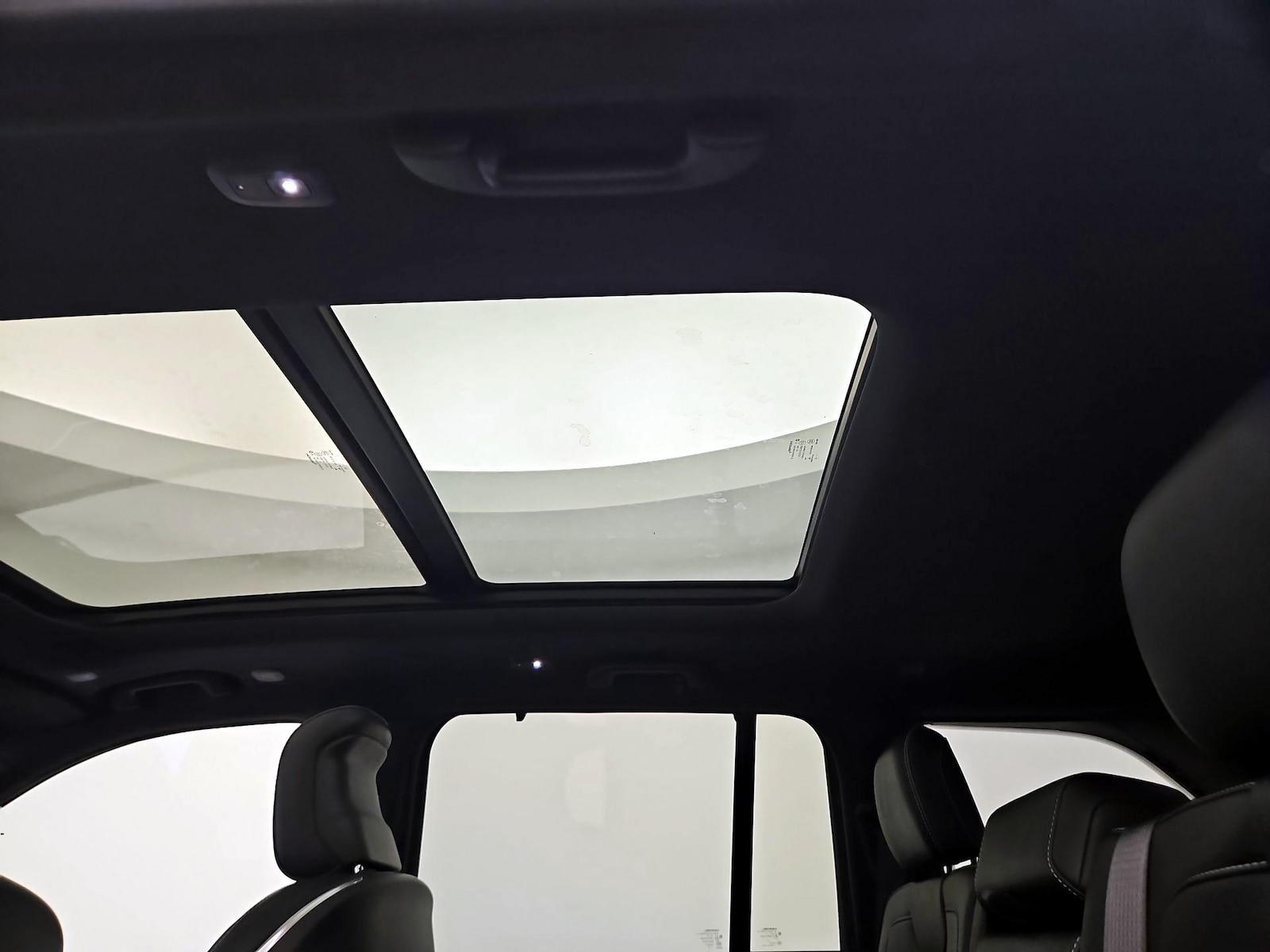 2022 Jeep Grand Cherokee Overland - Photo 25