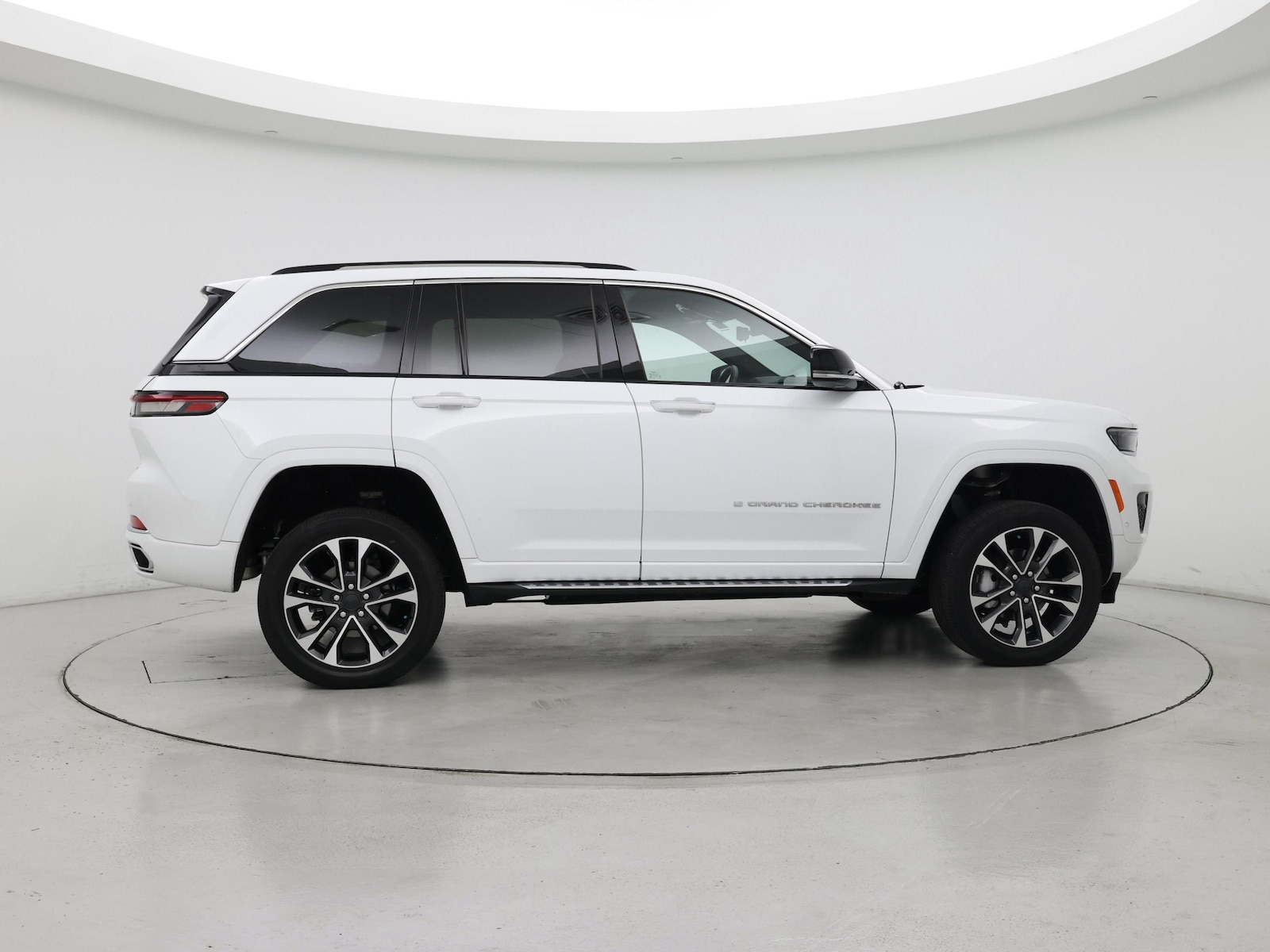 2022 Jeep Grand Cherokee Overland - Photo 8