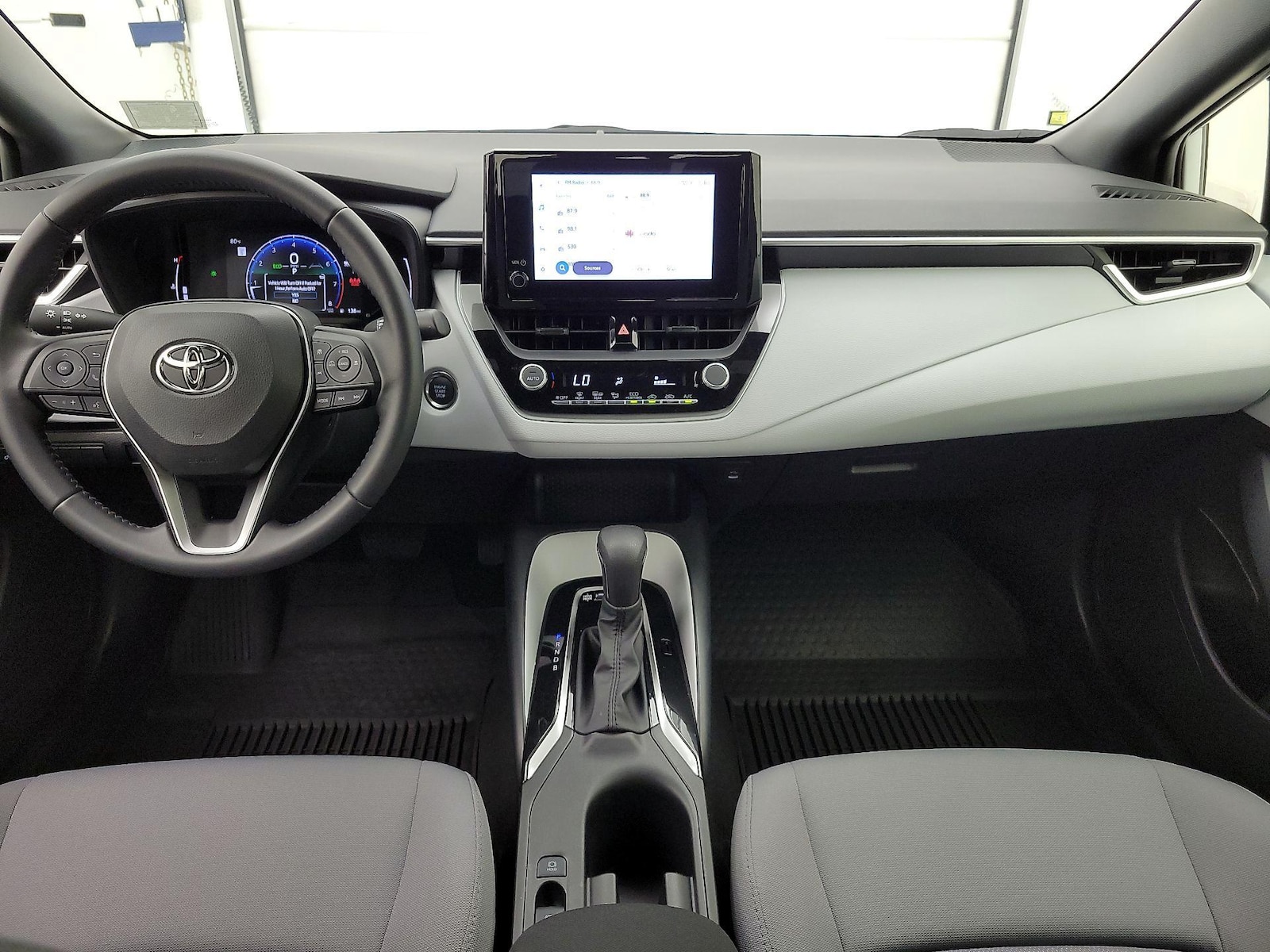 2026 Toyota Corolla SE - Photo 10