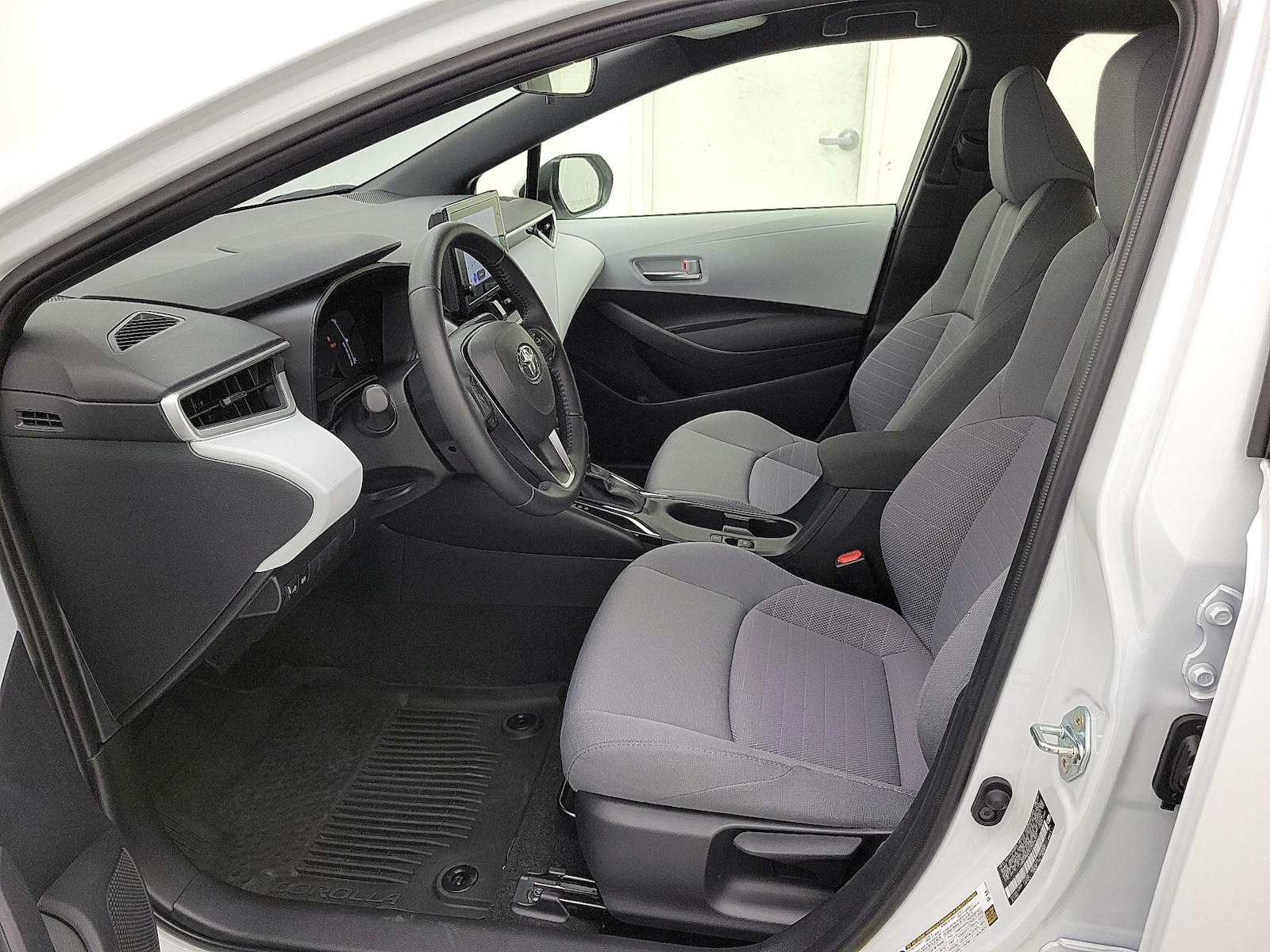 2026 Toyota Corolla SE - Photo 12