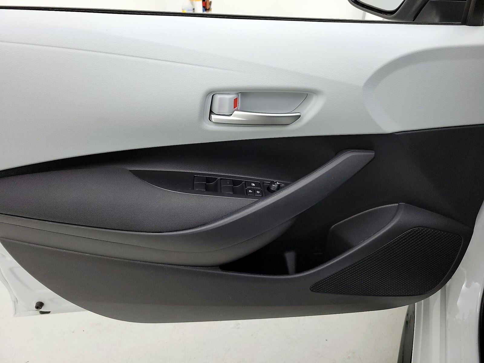 2026 Toyota Corolla SE - Photo 13