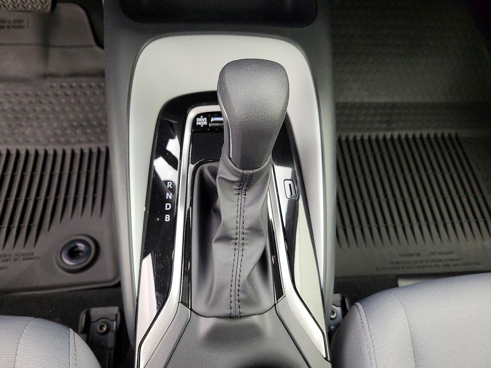 2026 Toyota Corolla SE - Photo 18