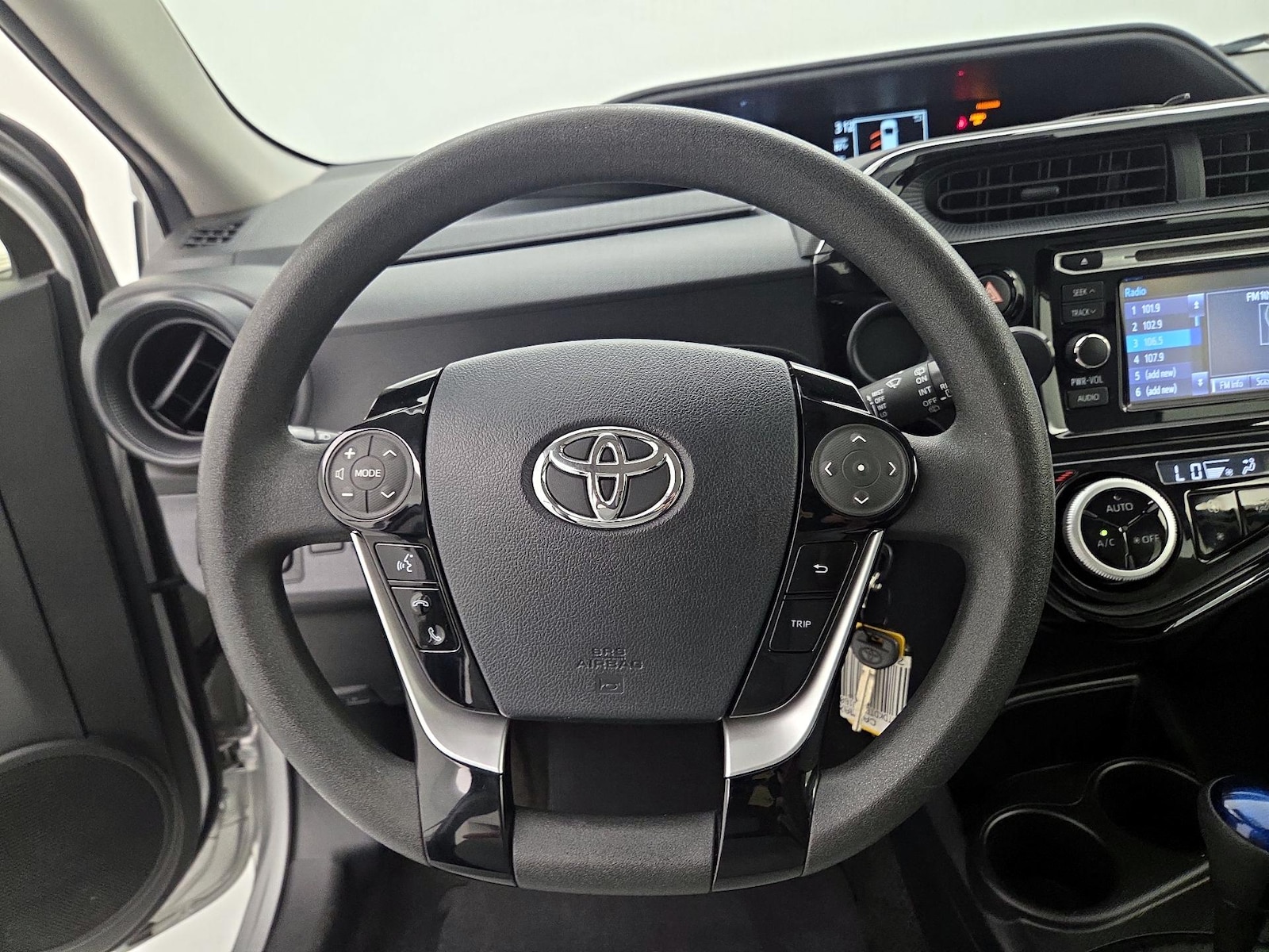 2018 Toyota Prius c One - Photo 11