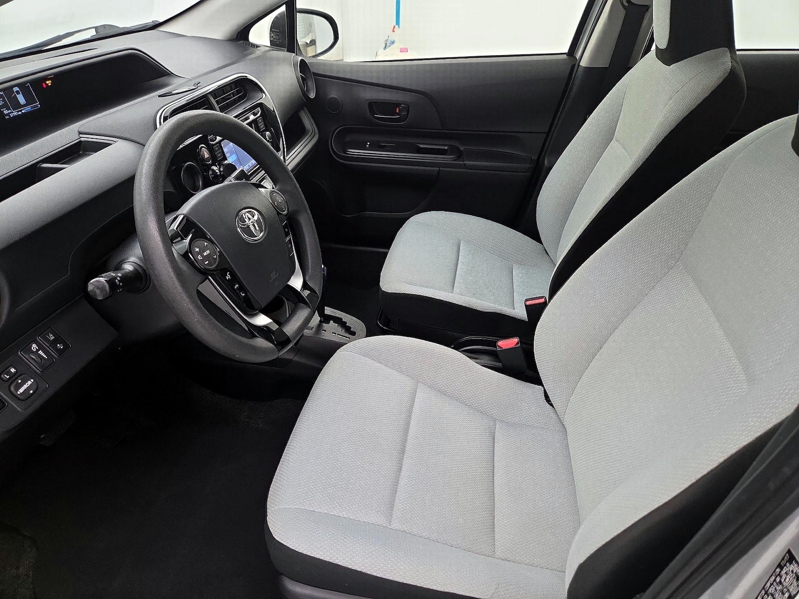 2018 Toyota Prius c One - Photo 12