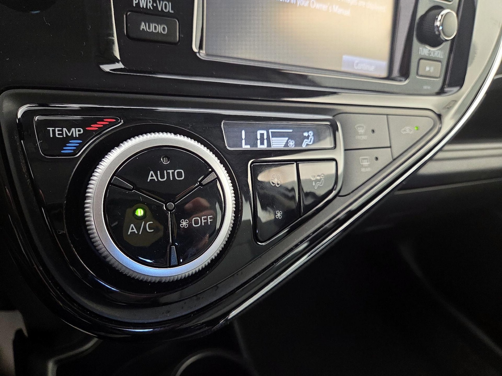 2018 Toyota Prius c One - Photo 17