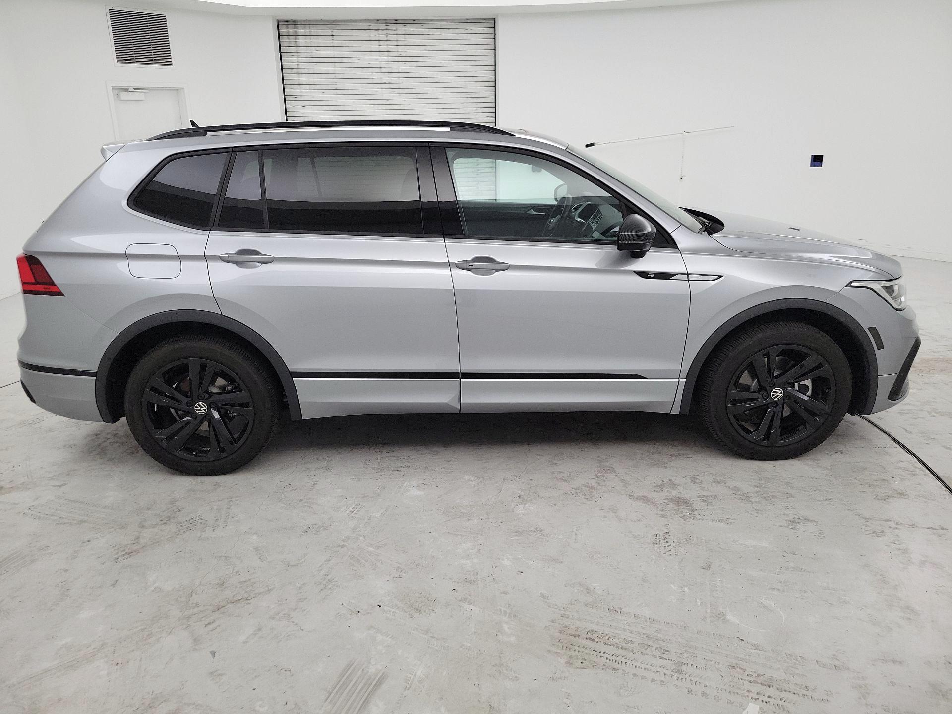 Thumbnail: 2023 Volkswagen Tiguan - 4