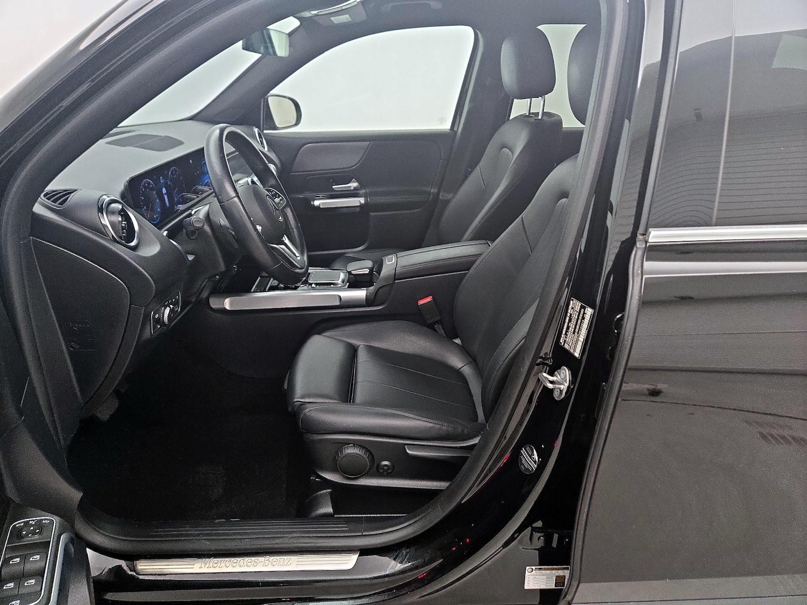 Side Airbags & Leatherette Seats