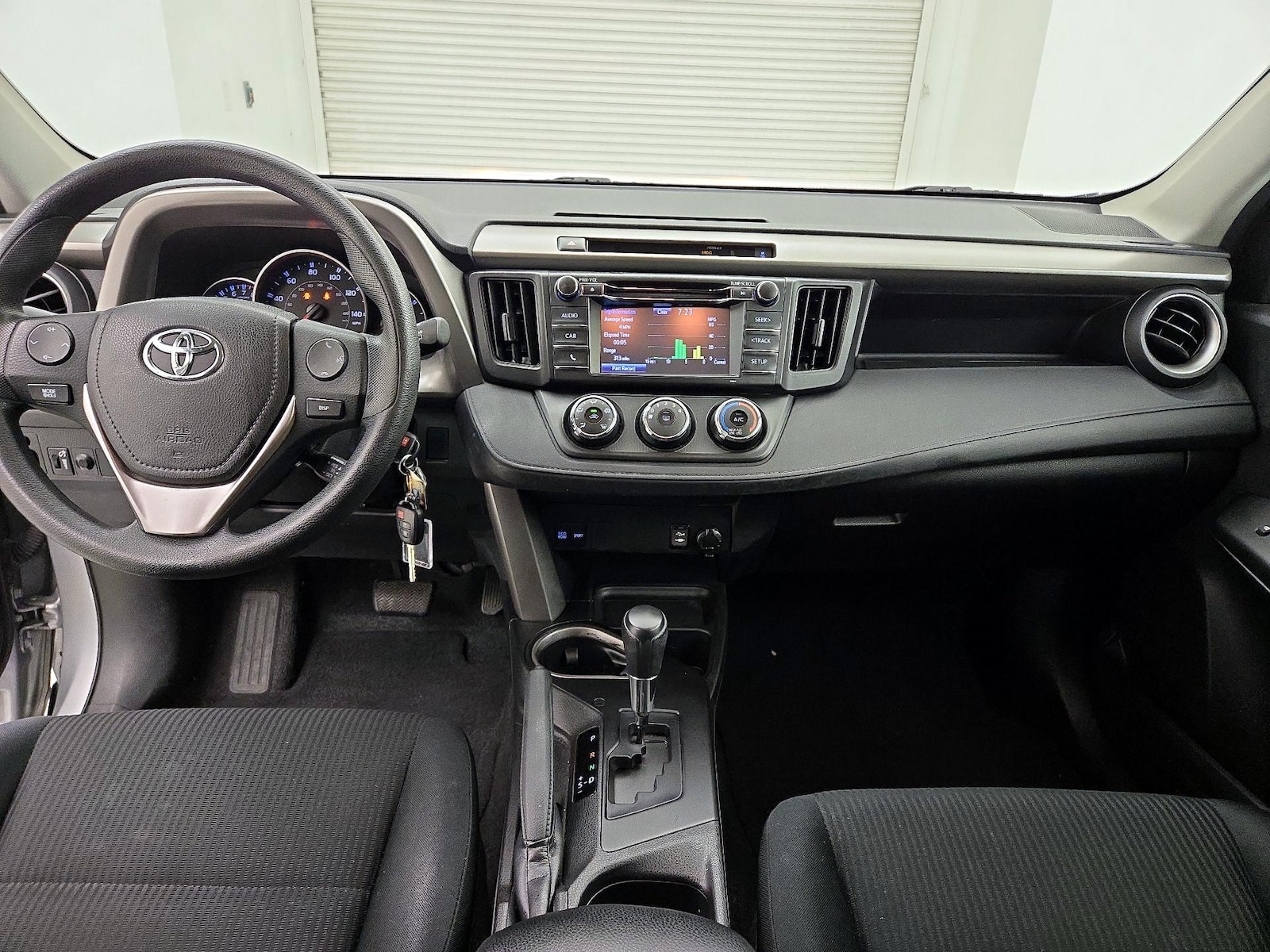 2016 Toyota RAV4 LE - Photo 10