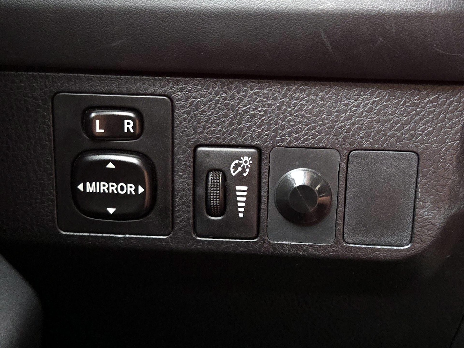 2016 Toyota RAV4 LE - Photo 14