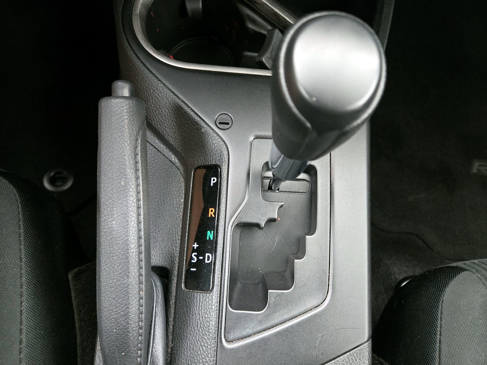 2016 Toyota RAV4 LE - Photo 18