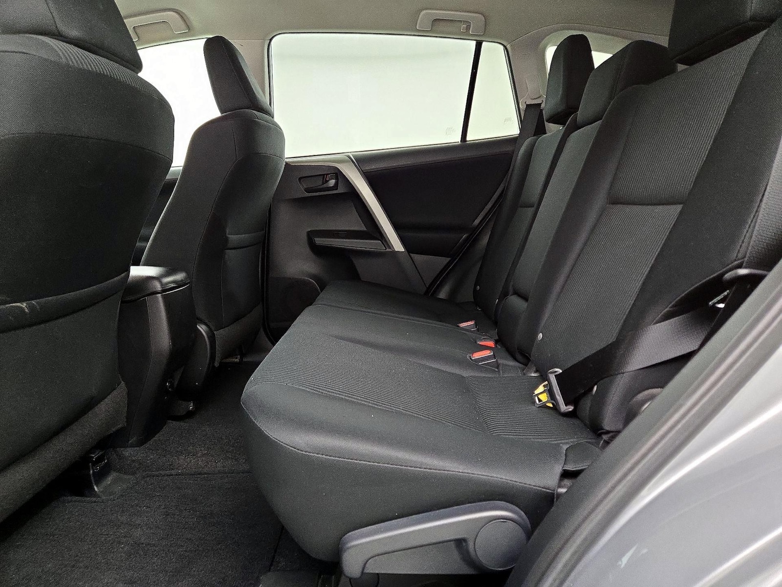 2016 Toyota RAV4 LE - Photo 20