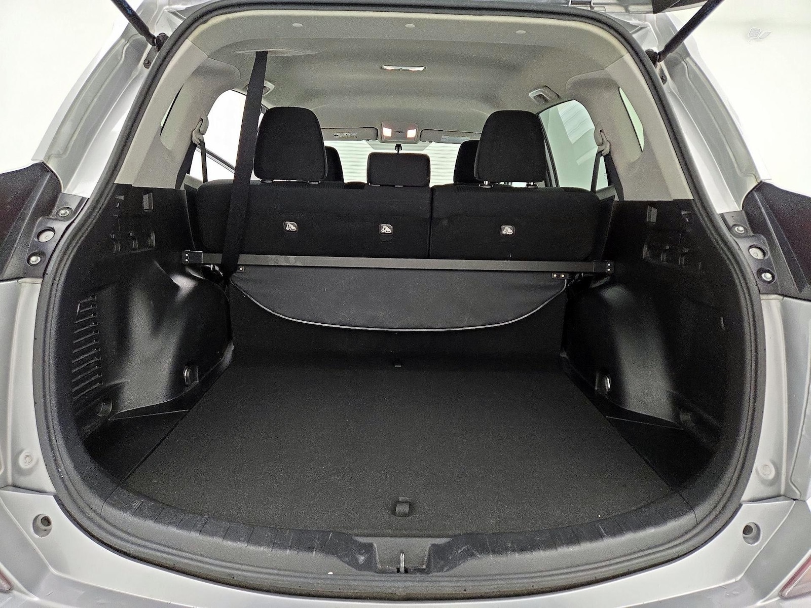 2016 Toyota RAV4 LE - Photo 21