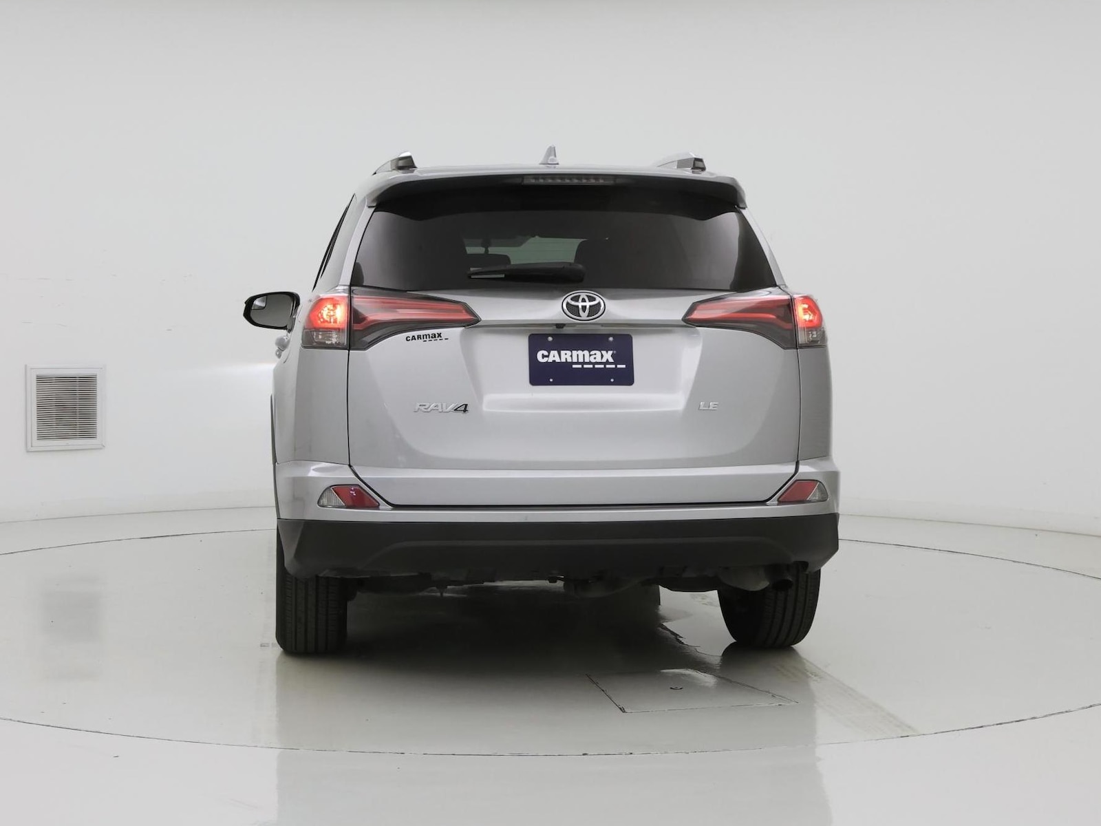 2016 Toyota RAV4 LE - Photo 7