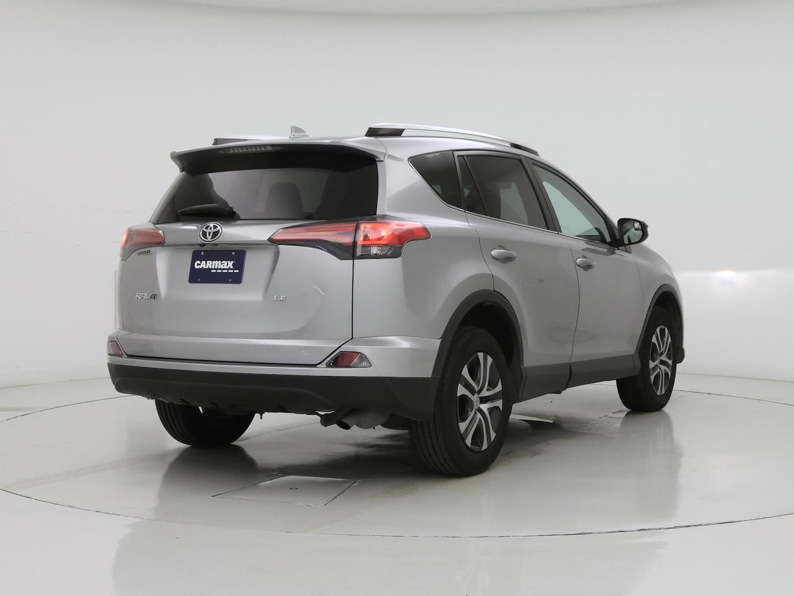 2016 Toyota RAV4 LE - Photo 9