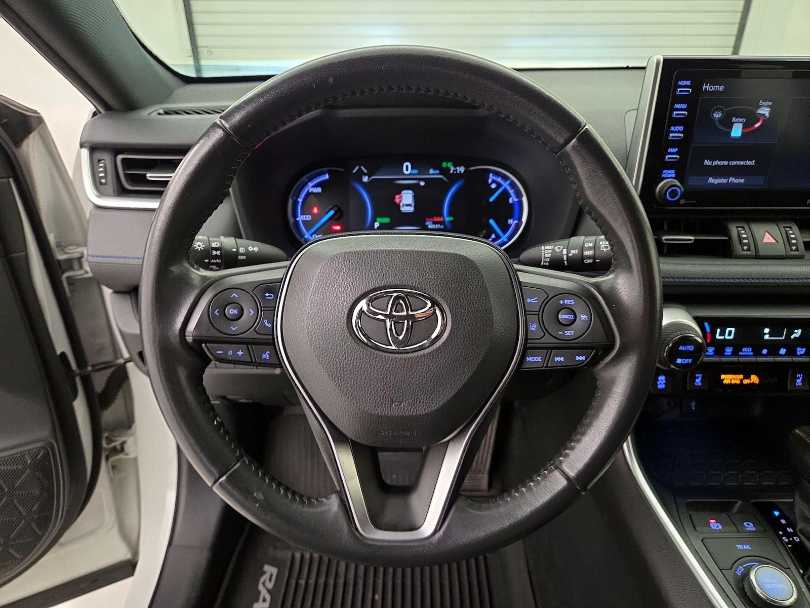 2020 Toyota RAV4 XSE - Photo 11