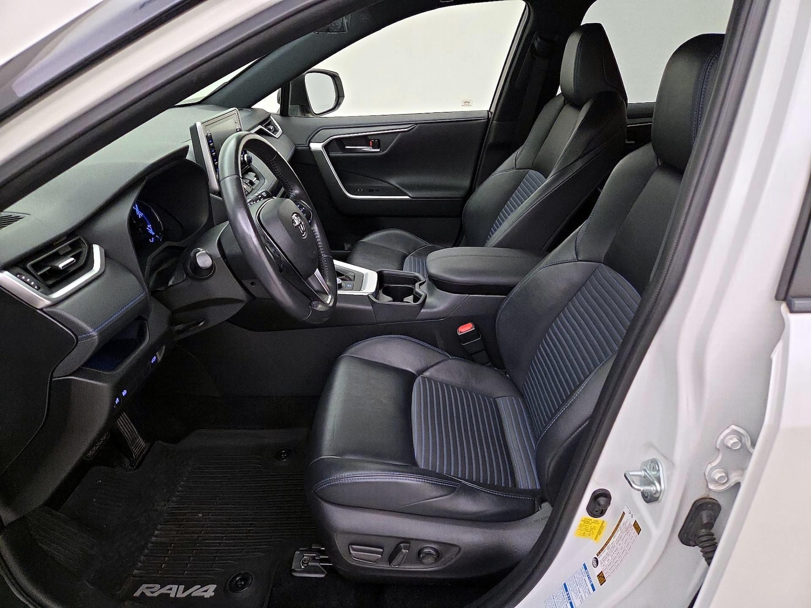 2020 Toyota RAV4 XSE - Photo 12
