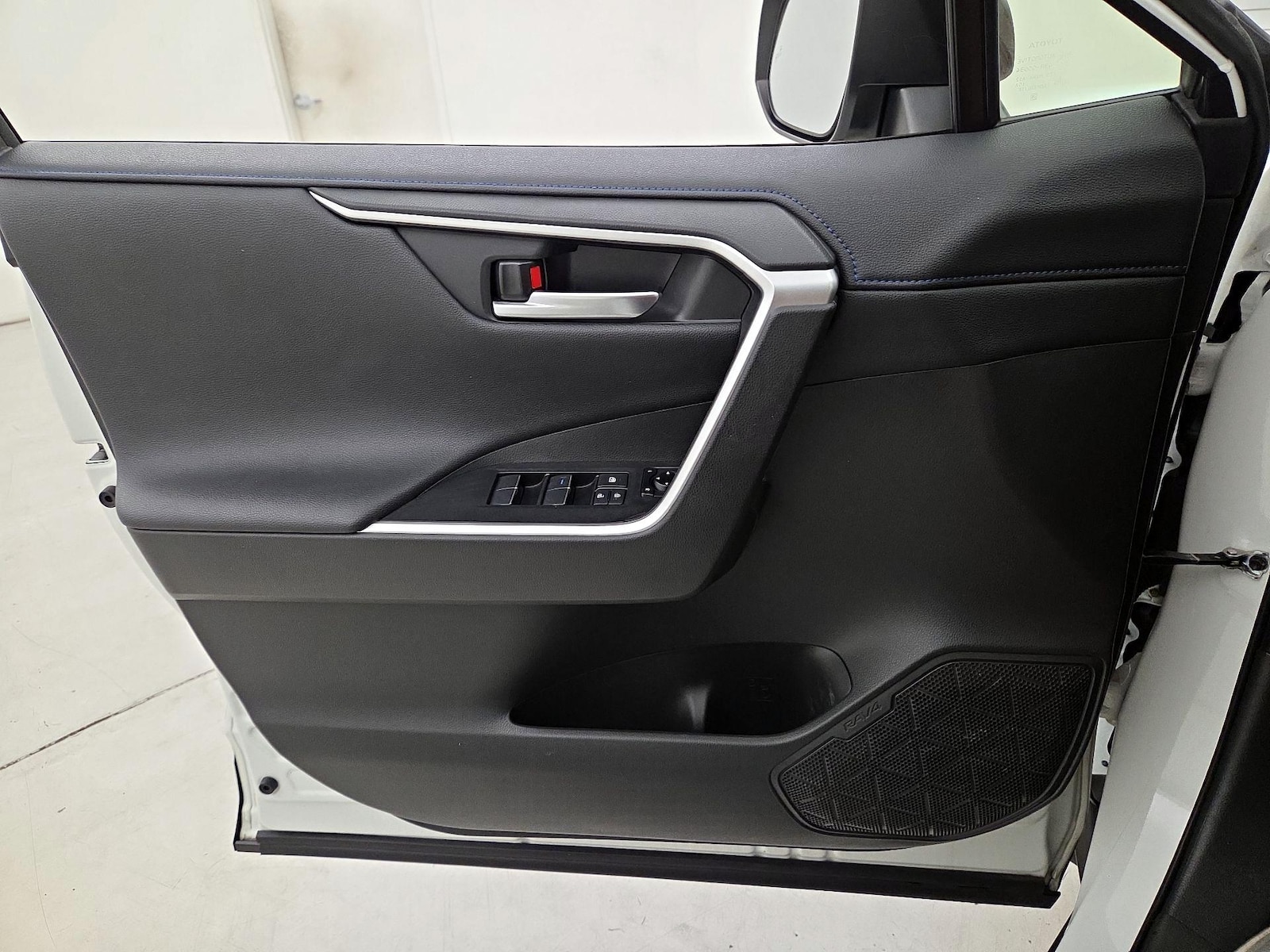 2020 Toyota RAV4 XSE - Photo 13