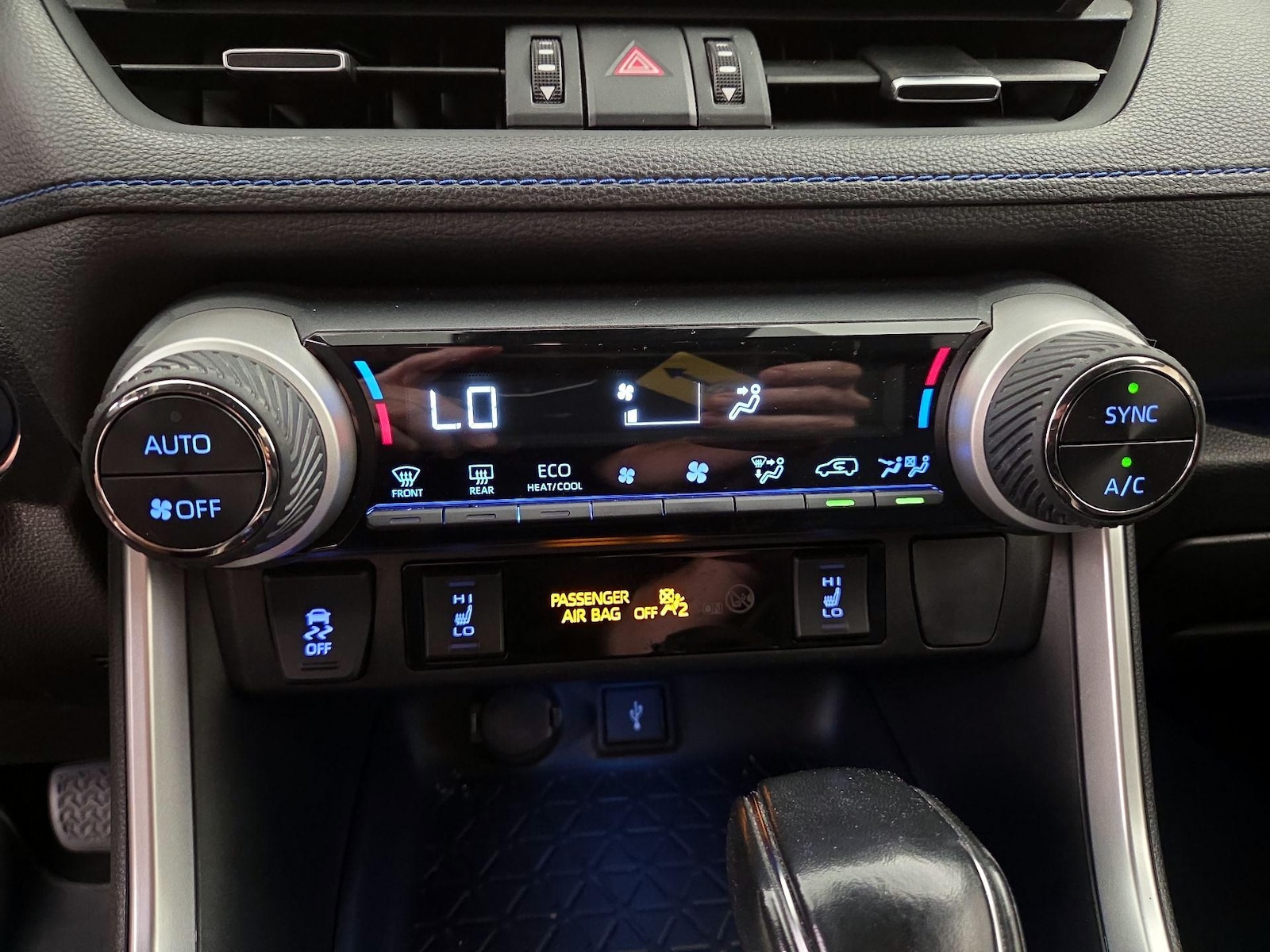 2020 Toyota RAV4 XSE - Photo 16