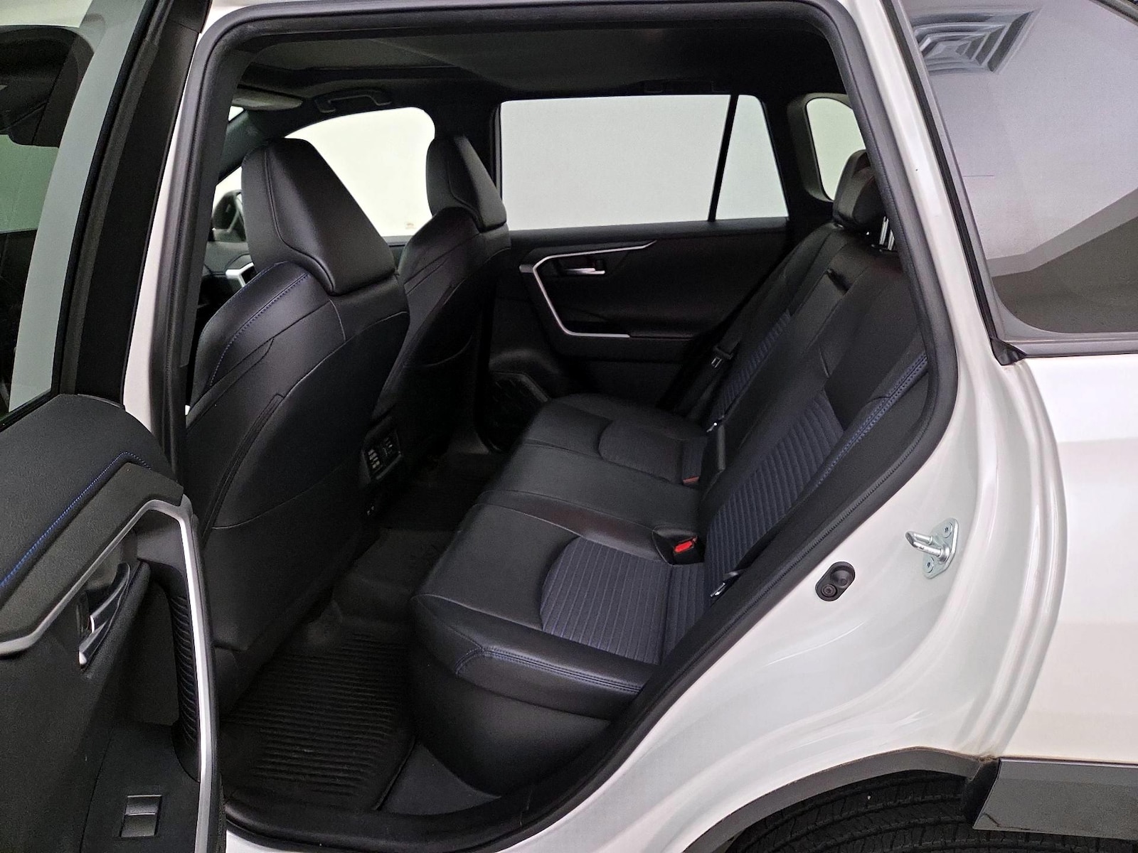 2020 Toyota RAV4 XSE - Photo 19