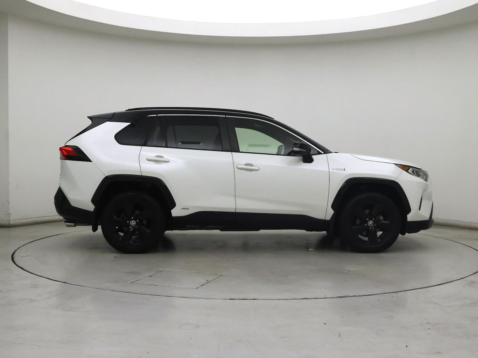2020 Toyota RAV4 XSE - Photo 8