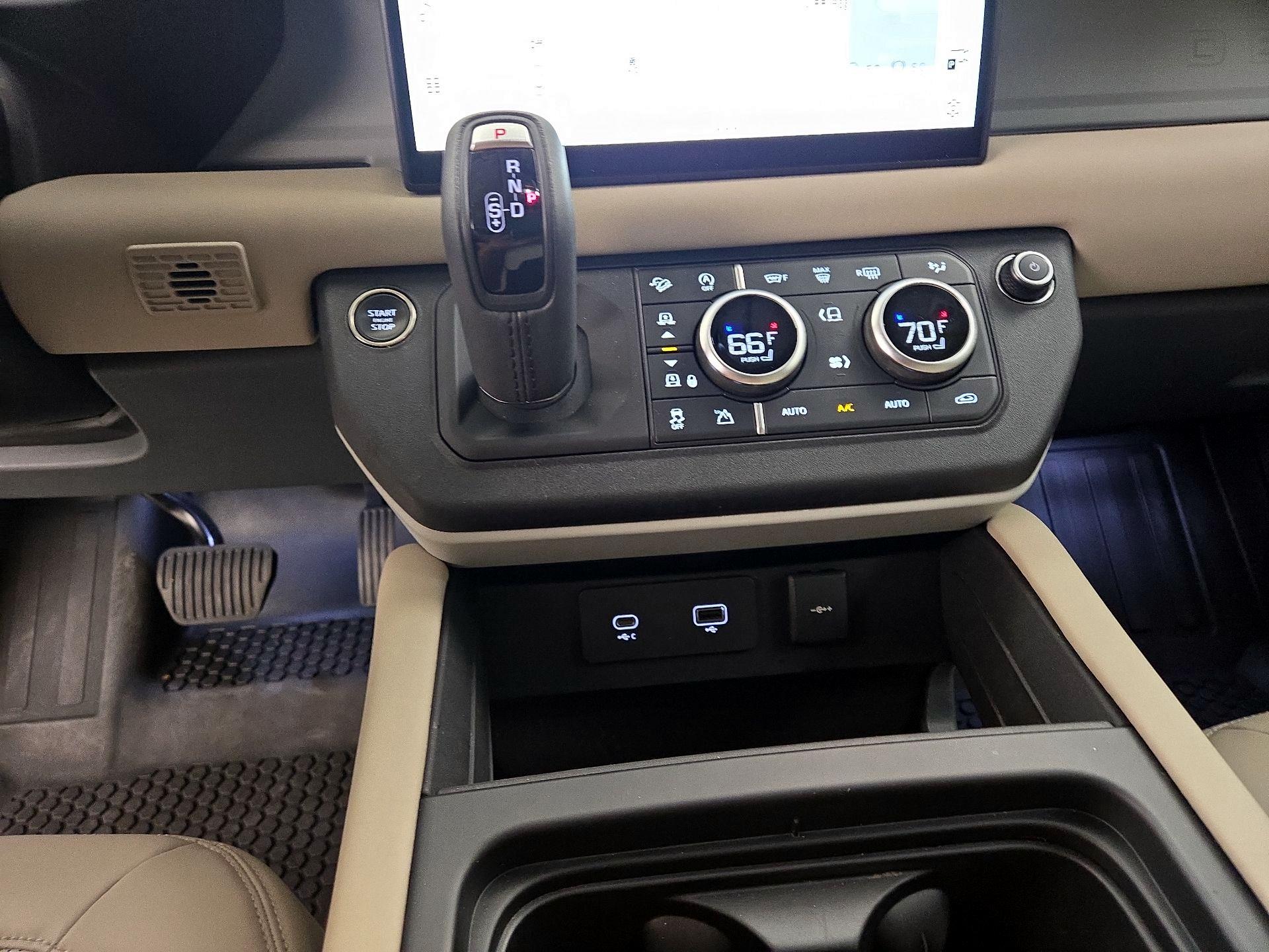 Thumbnail: 2024 Land Rover Defender - 18