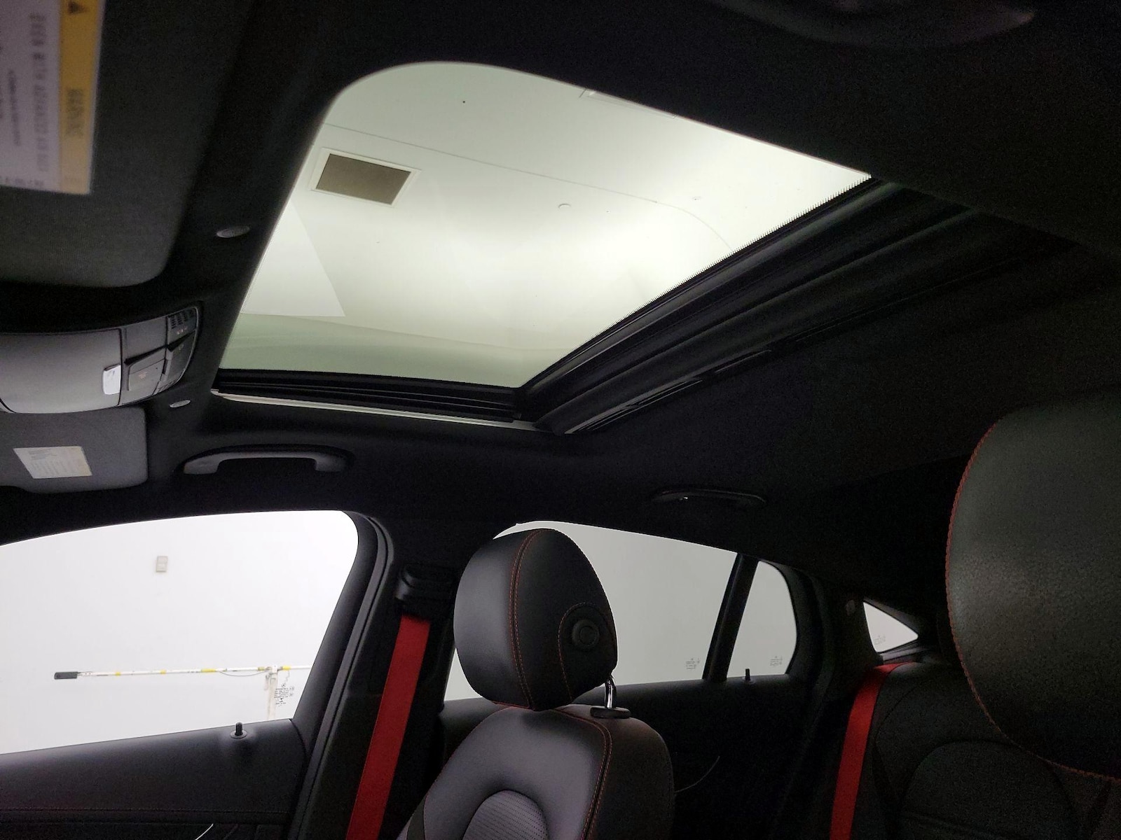 Sunroof(s) & Overhead Airbags