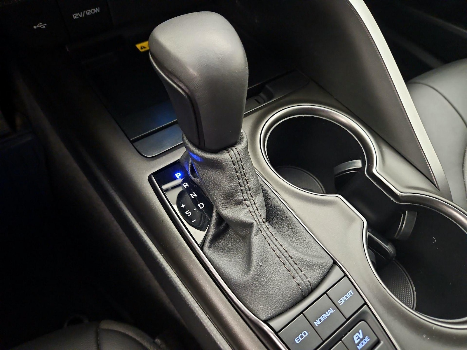 2024 Toyota Camry XSE - Photo 18